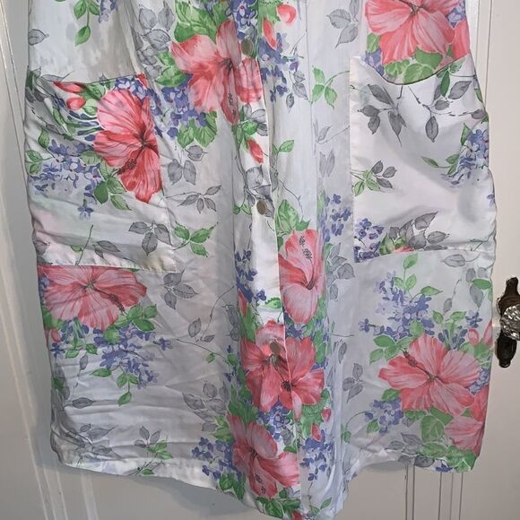 Vtg floral cotton/poly house dress or robe - Picture 3 of 9